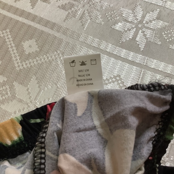 Leggings Kid’s Age 3-5 Rose Garden Pattern - Picture 4 of 7